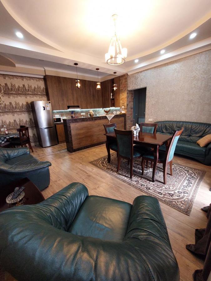 Avto'S Apartment In The Centre Of Koetaisi Buitenkant foto